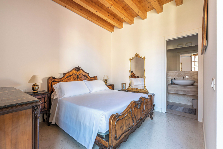 Room 5, San Salvatore Apartment by Wonderful Italy, Palermo