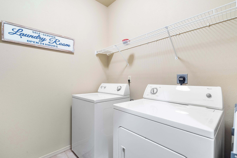 Laundry, The Fairway Getaway For 6, Stone