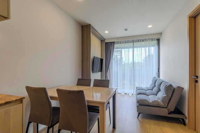 Dining 3, Prime Location 1BR Near Beach Club C240, Pulau Phuket