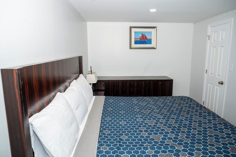 Room 4, Rainbow Motel, Berks