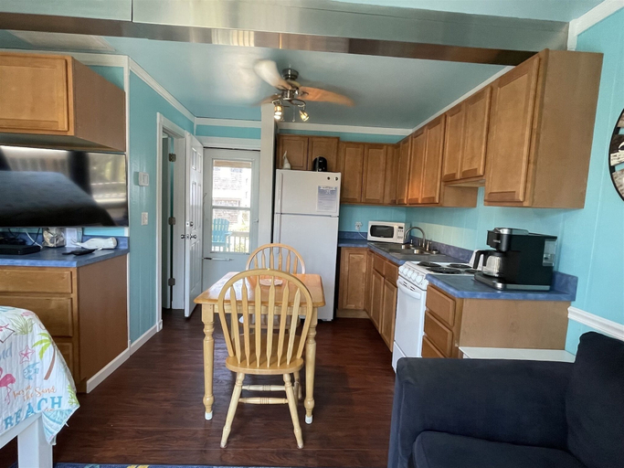 Private kitchen 3, 34 Sailing In A Gale Studio Bedroom Condo by RedAwning, Dare