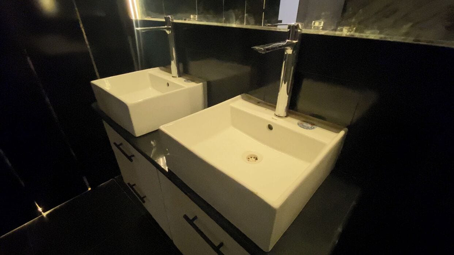 Bathroom 3, Dartford Hotels and Suites, Ikpoba-Okha
