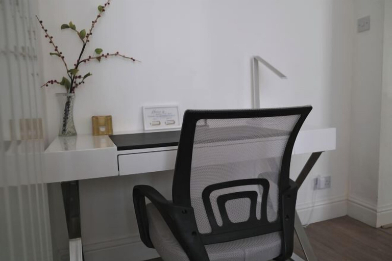 Interior 3, Lovely 1 Bedroom Apartment with Free Parking, London