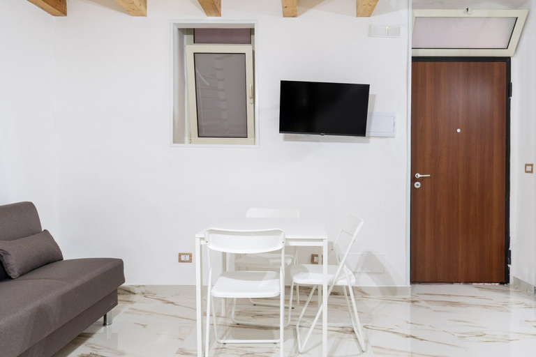 Room 5, Mifra n 2 in Bari With 1 Bedrooms and 1 Bathrooms, Bari