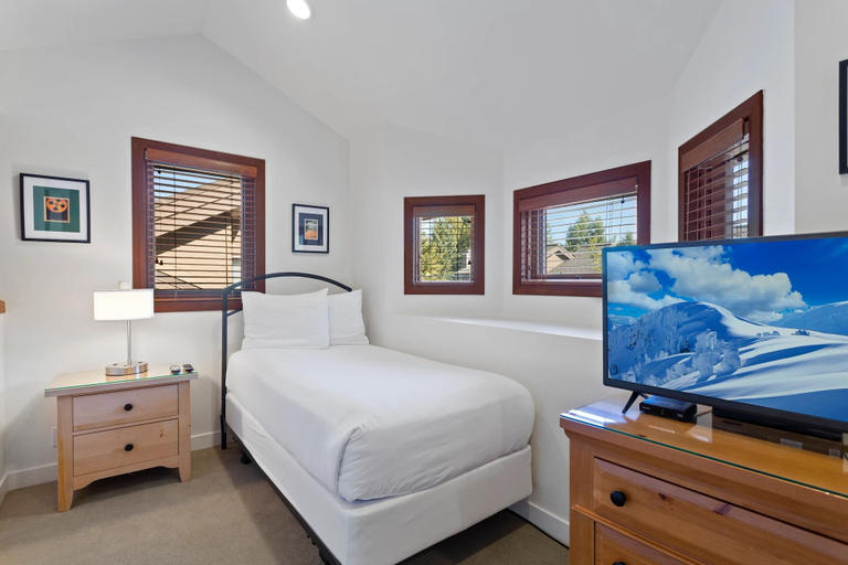 Room 5, Lakeside at Deer Valley Resort - Two Bedroom Condo #1733 2 Condo, Summit
