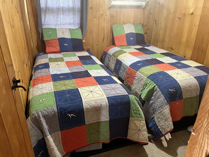 Room 5, Sunset Shores Limit 4 2 Bedroom Cottage, Cumberland