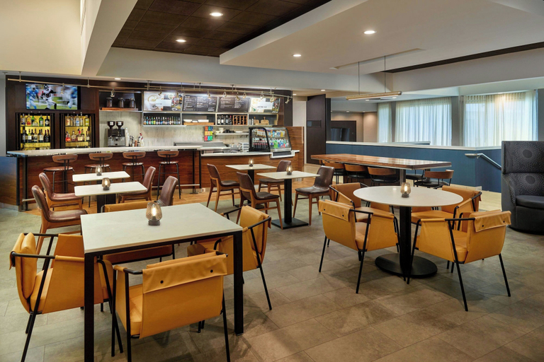 Food & Drinks 4, Courtyard by Marriott Atlanta Airport South/Sullivan Road, Clayton