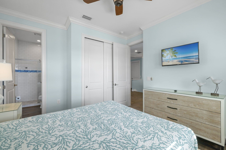 Room 2, 143 Catch And Relax: 5br Home W/ Pool & Spa! 5 Bedroom Home, Lee
