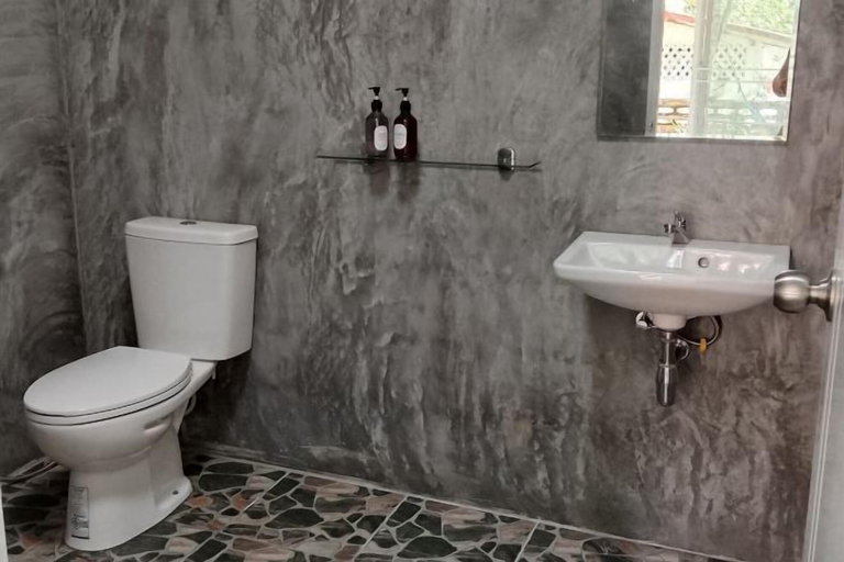 Bathroom 2, Baan Namthip Homestay Trang บ้านน้าทิพย์ โฮมสเตย์ตรัง, Sikao