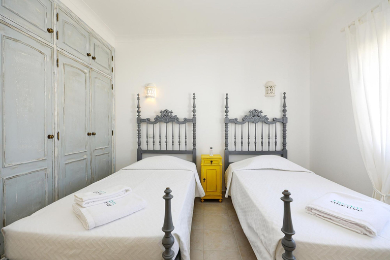 Room 2, C13 - Ameijeira Holiday Apartment in Lagos, Lagos
