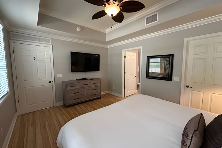Room 3, Modern 3BR Condo Reunion Resort + Pool Access, Osceola