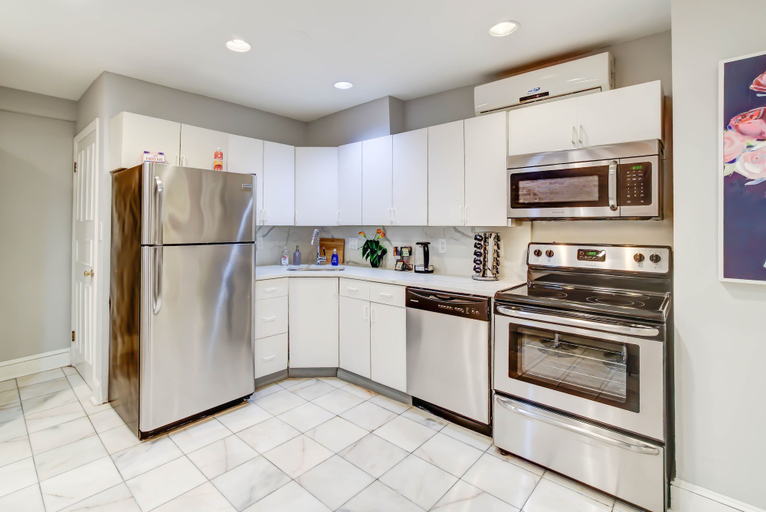 Private kitchen, Logan Mansion Suite 1 2 Bedroom Apartment Hotel, Washington D.C.