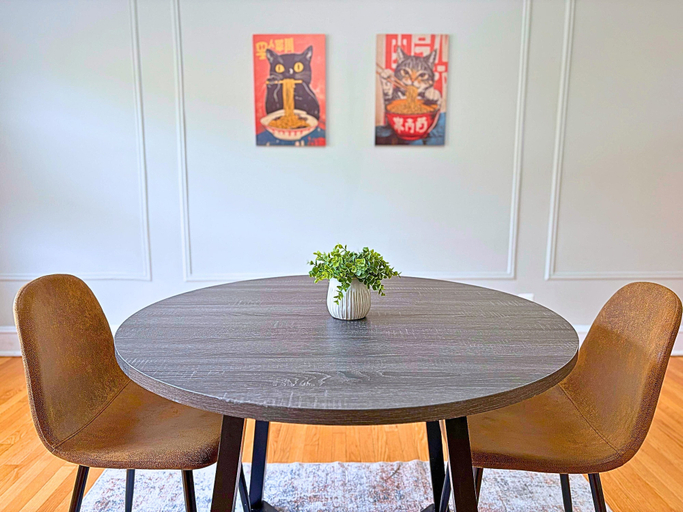 Dining room 5, Charming 1BR in Evanston - Hinman B3, Cook
