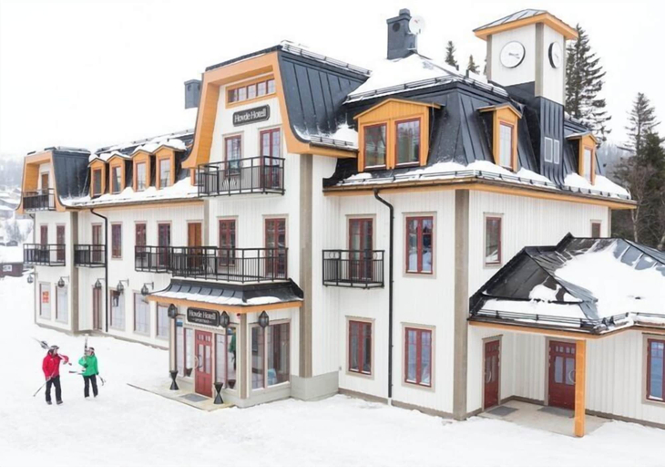 Exterior & Views