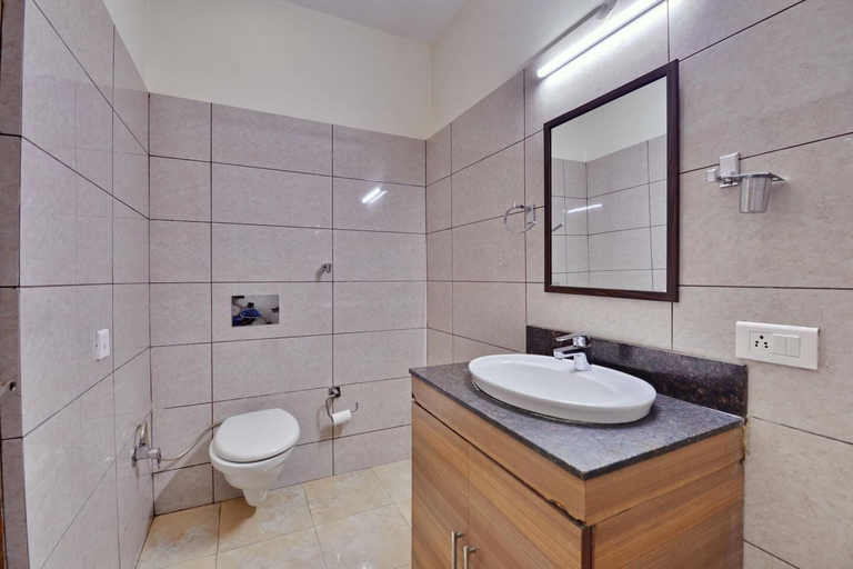 Bathroom 5, Hotel Aricent, Chandigarh
