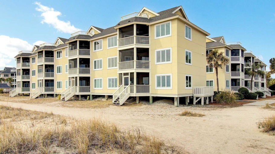 Exterior & Views 2, 204 B Port O Call by Avantstay Beachfront Condo!, Charleston