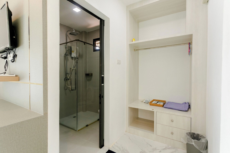 Bathroom 4, Neenlawat Riverside, Phunphin