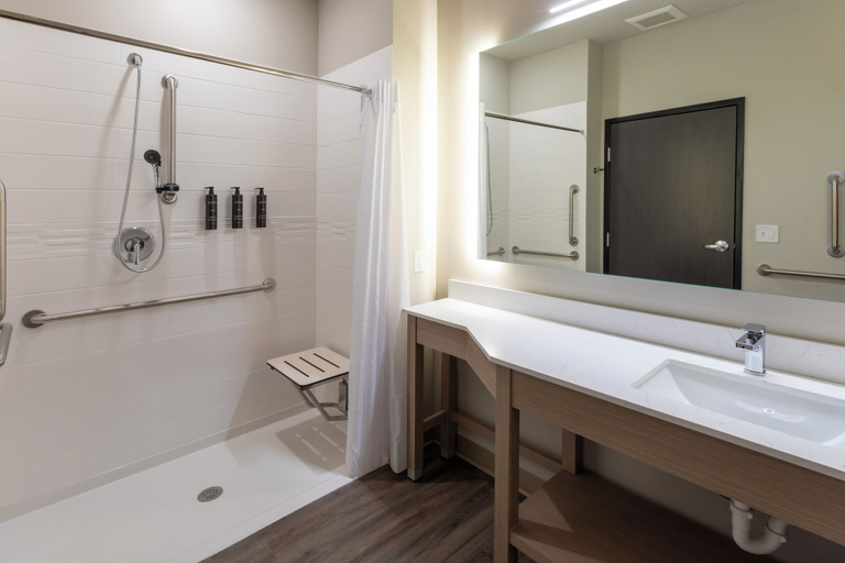 Bathroom 3, GrandStay Hotel & Suites Kaukauna, Outagamie