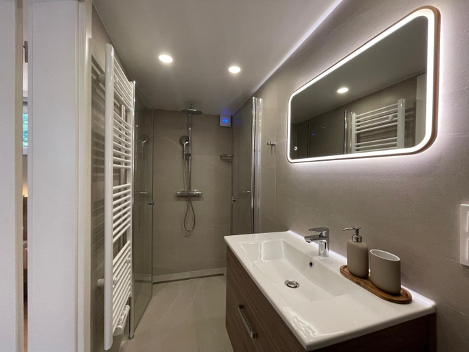 Bathroom 5, Five Studios - Premium Rooms, Kaiserslautern