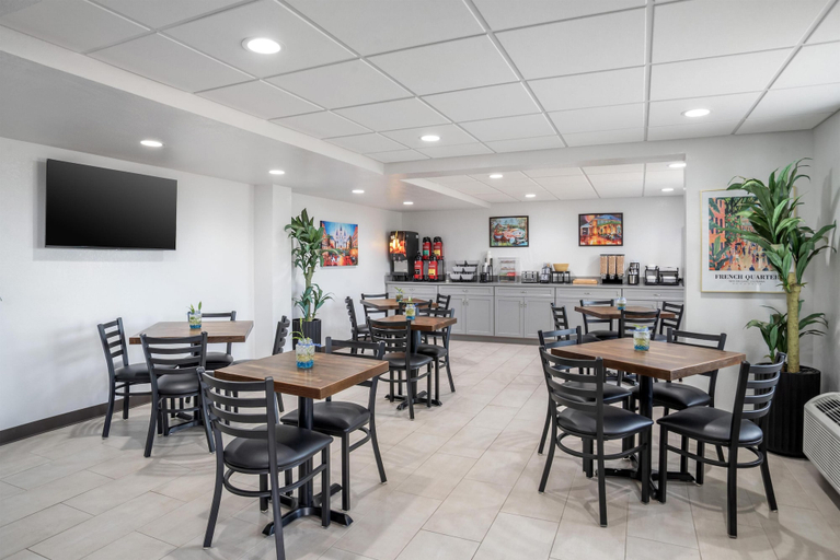 Food & Drinks 5, SureStay Studio by Best Western Gonzales, Ascension