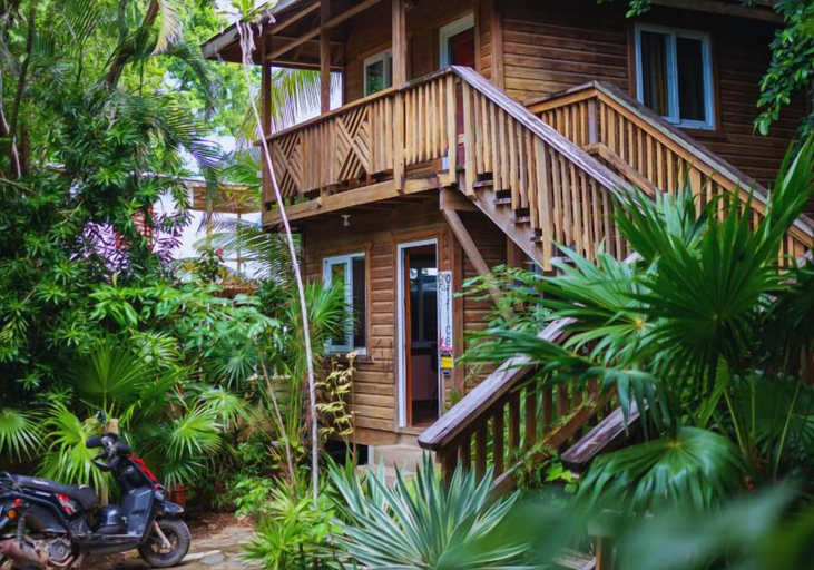 Exterior & Views