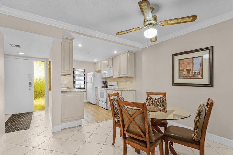 Others 4, Bay Village 126: Charming Beachfront 2br/2ba Condo W/ Balcony 2 Bedroom Condo, Lee