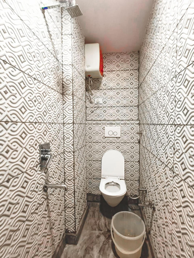 Bathroom, Roomshala Hotel KB Residency, Delhi