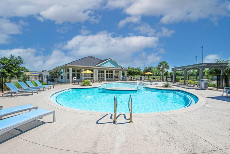 Pool 5, Landing Apartments Austin - Lockhart, Caldwell