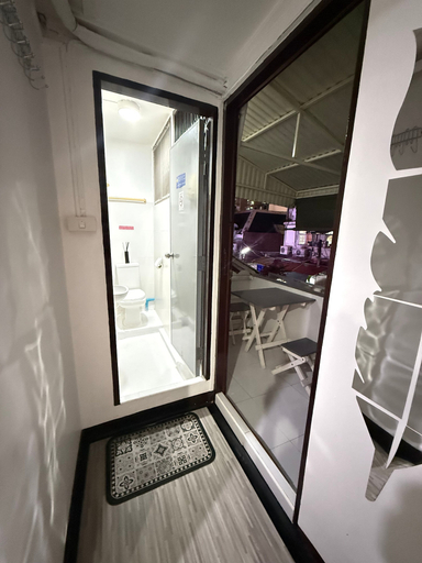 Bathroom 3, Ree House, Wattana