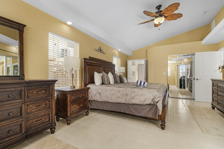 Room 4, 5535 Casa De Lujo: Heated Pool W/ Water Views 4 Bedroom Home, Lee
