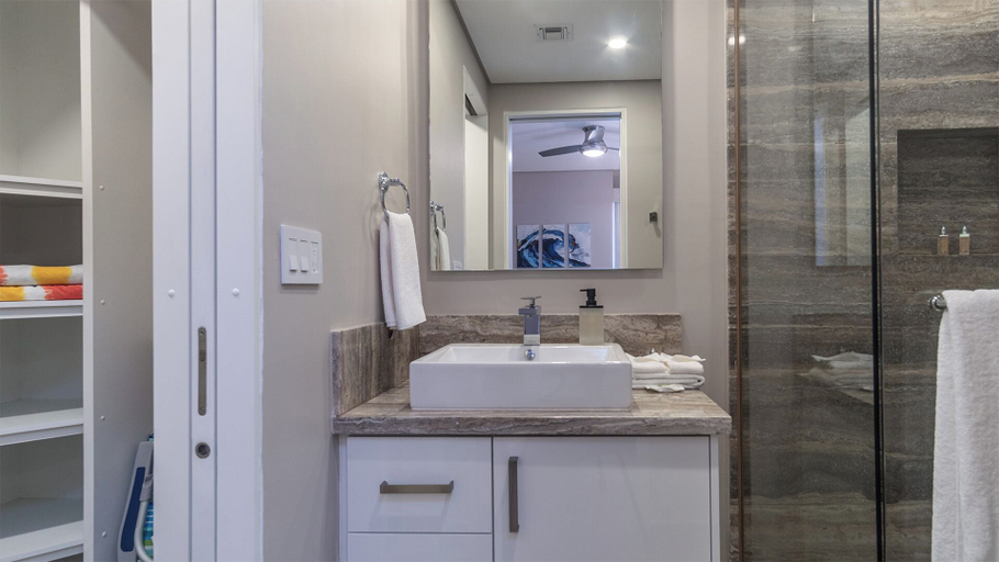 Bathroom 2, Amazing two Bedroom Beach Front Condo W405, Puerto Peñasco