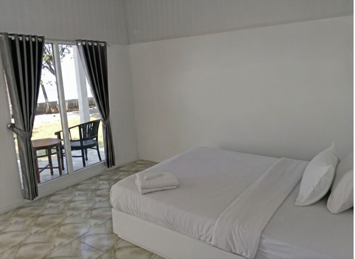 Room 5, La Plage Beach Club & Resort, Sukabumi