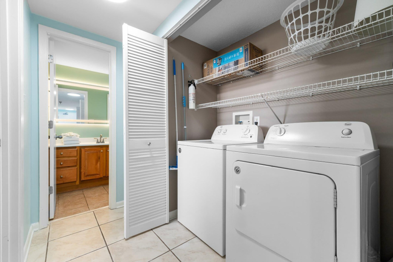 Bathroom 4, Romar Place 605, Baldwin