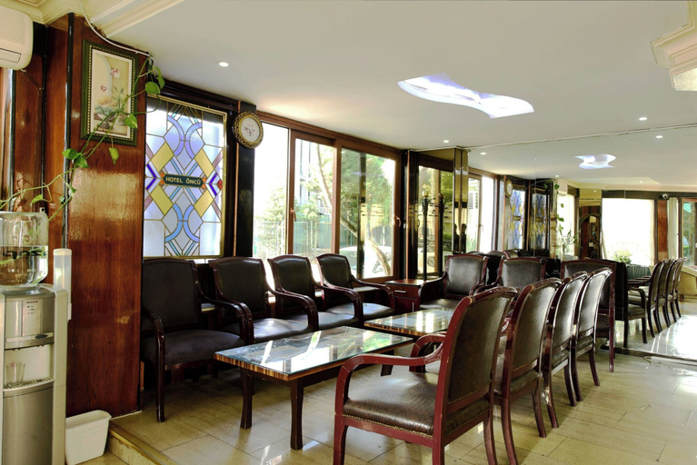 Lobby sitting area, Hotel Öncü, Fatih