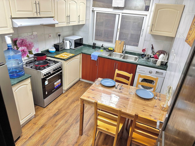 Shared kitchen facilities, Happy Hostel Dubai, Dubai