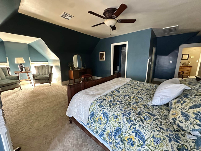 Room 5, The Judge's Chambers, Logan