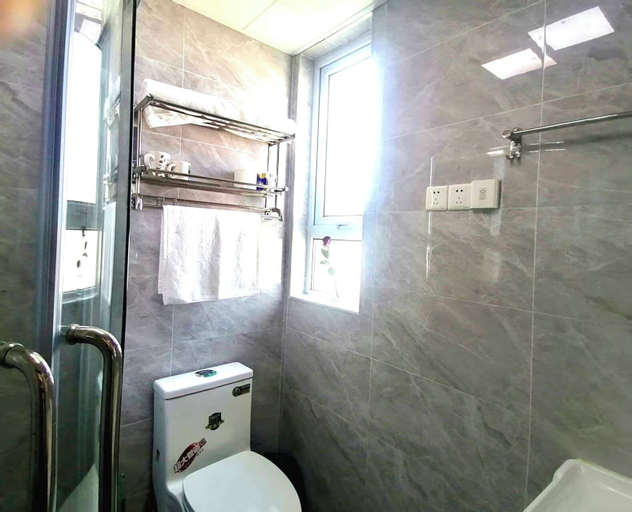 Bathroom 3, Jenny's apartment, Shanghai