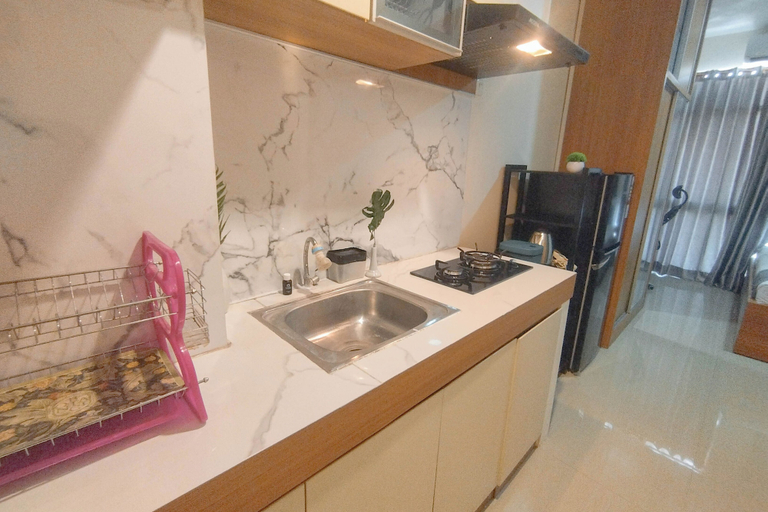 Private kitchen 4, Modern Look Studio Near Iph School At Bale Hinggil Apartment, Surabaya