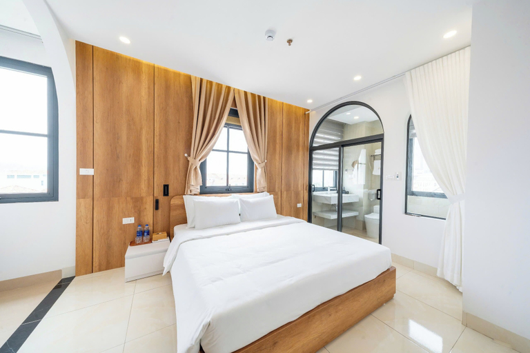 Room 5, Azure Bay Hotel, Hạ Long