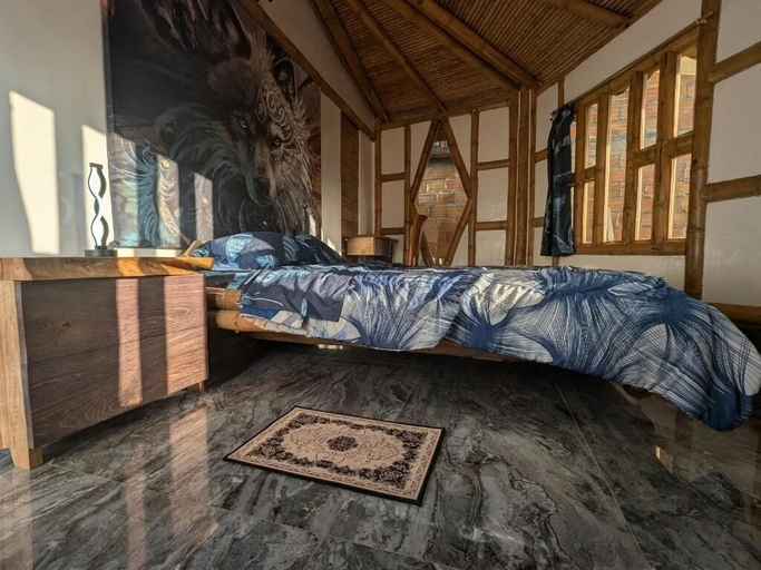 Room 4, Qinti Quetzal, Isnos