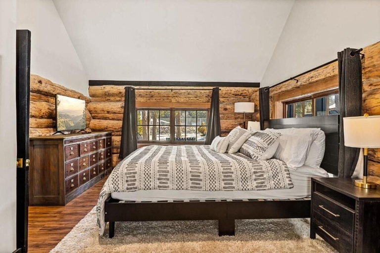Room 2, The Hideaway Big Bear, San Bernardino