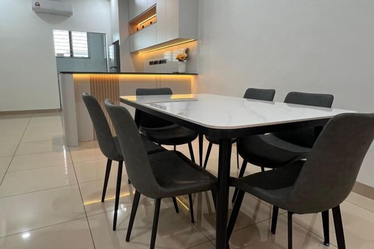 Dining 4, 5 min to AeonBig , Old Street, BP Mall & D Garden, Batu Pahat