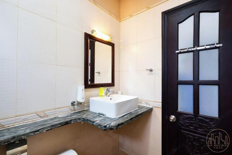 Bathroom 3, KN5 Holiday Villa, District 2