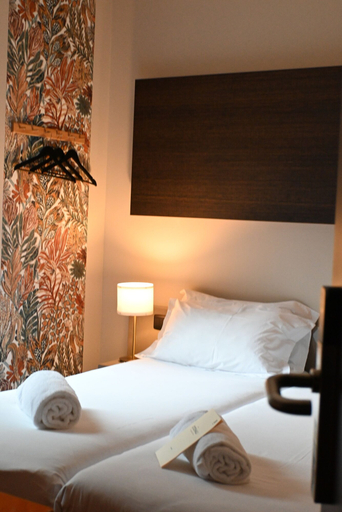 Bedroom 2, Hotel OTONALI, Ille-et-Vilaine