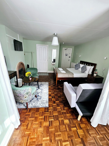 Room 4, Basement 2 Bed Appartment with EVCharger, Portsmouth