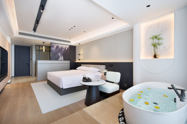 Room 2, Guilin Mingjiang Hotel, Guilin