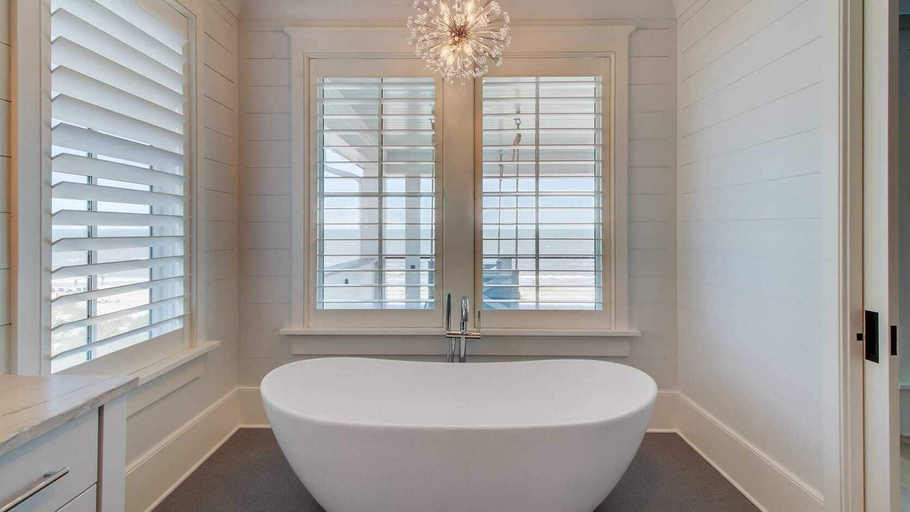 Bathroom 4, 710 Ocean Boulevard Avantstay Oceanfront, Private Pool + Rooftop Deck, Charleston