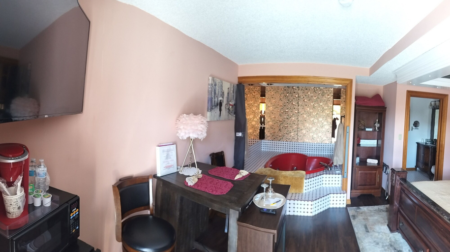 Room 5, Sunshine Inn, Washington