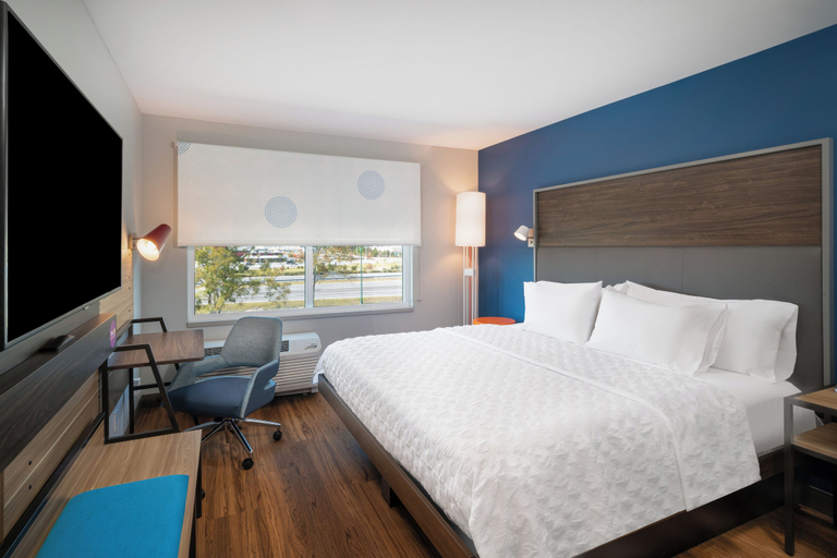 Bedroom 3, Tru by Hilton Savannah Airport, Chatham