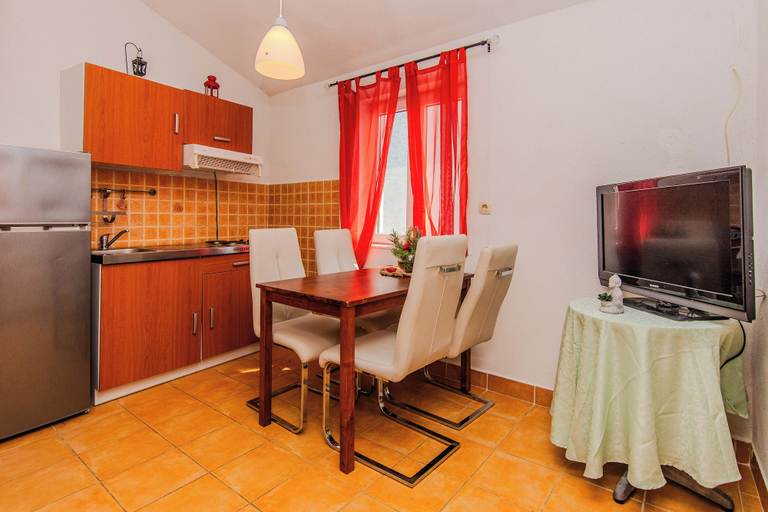 Private kitchen, Apartment Al Mahdawi, Vir